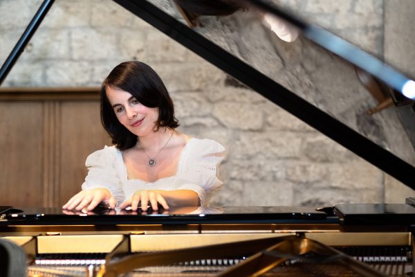 Alisse_Firsova_pianist_composer_conductor_3